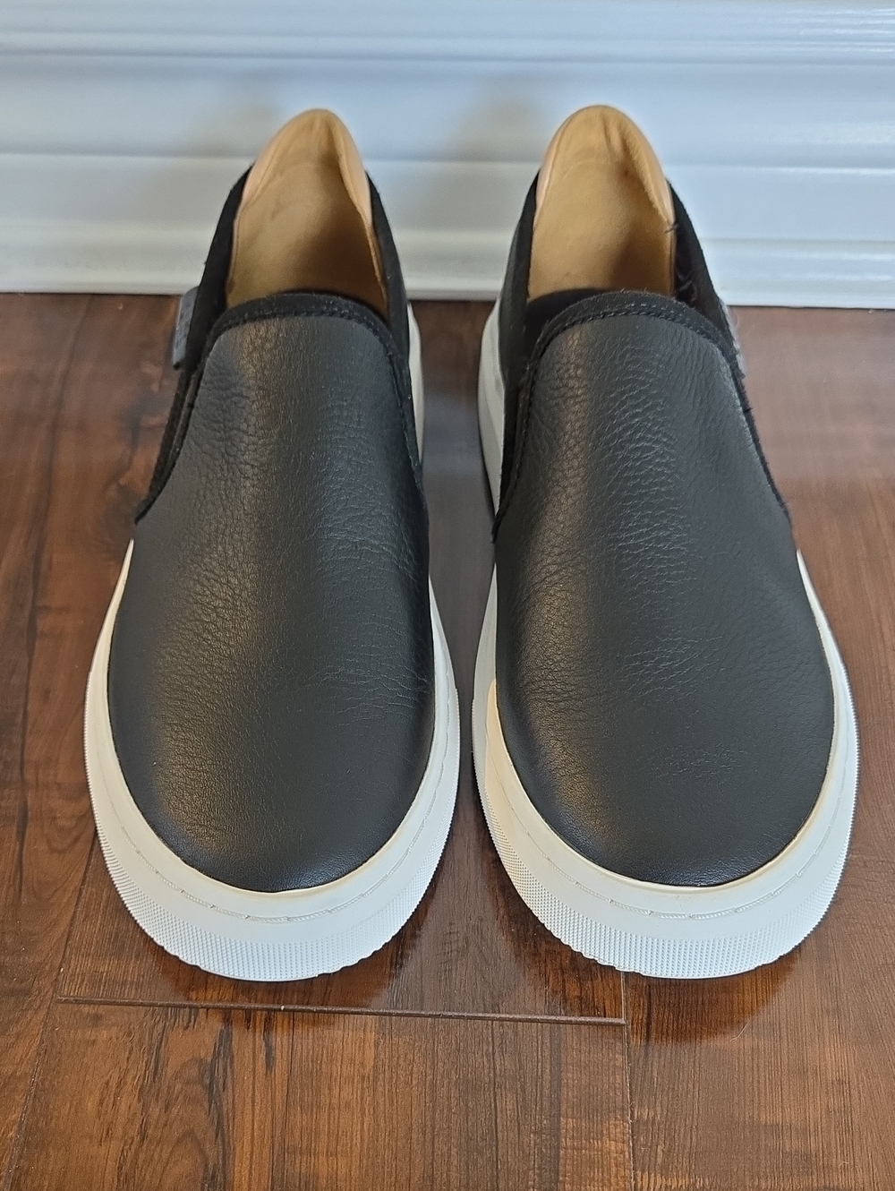 UGG Ladies Slip On Shoes Black Leather With White Soles. Like New Condition Sz 7